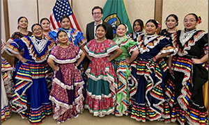 Mount Vernon folklórico and mariachi students visit Olympia